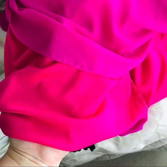💗BOUTIQUE FLOWY V NECK FUCHSIA DRESS - Picture 4 of 6